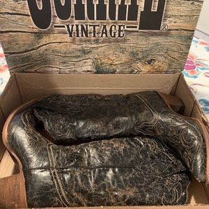 Gorgeous women’s cowboy boots